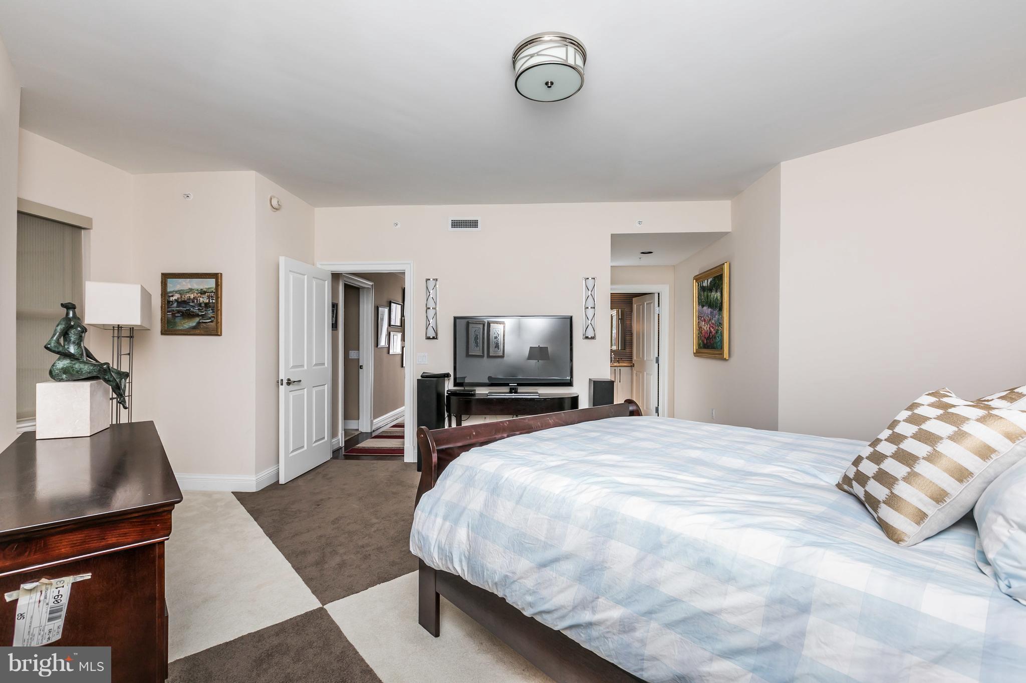 THE RITZ-CARLTON RESIDENCES - Residential