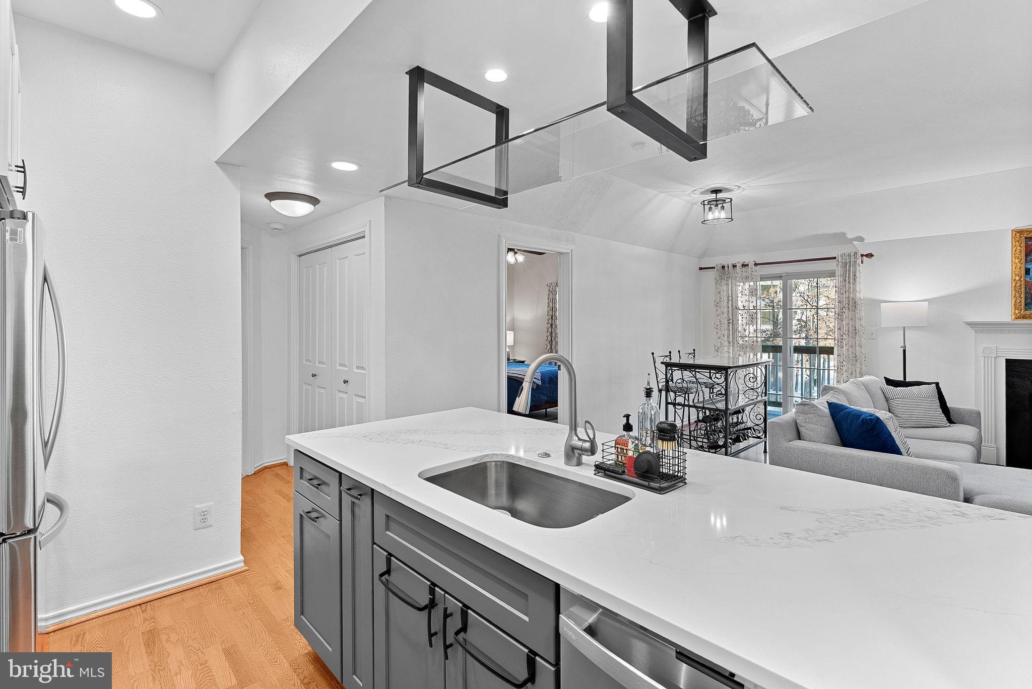 PENDERBROOK SQUARE CONDOMINIUMS - Residential