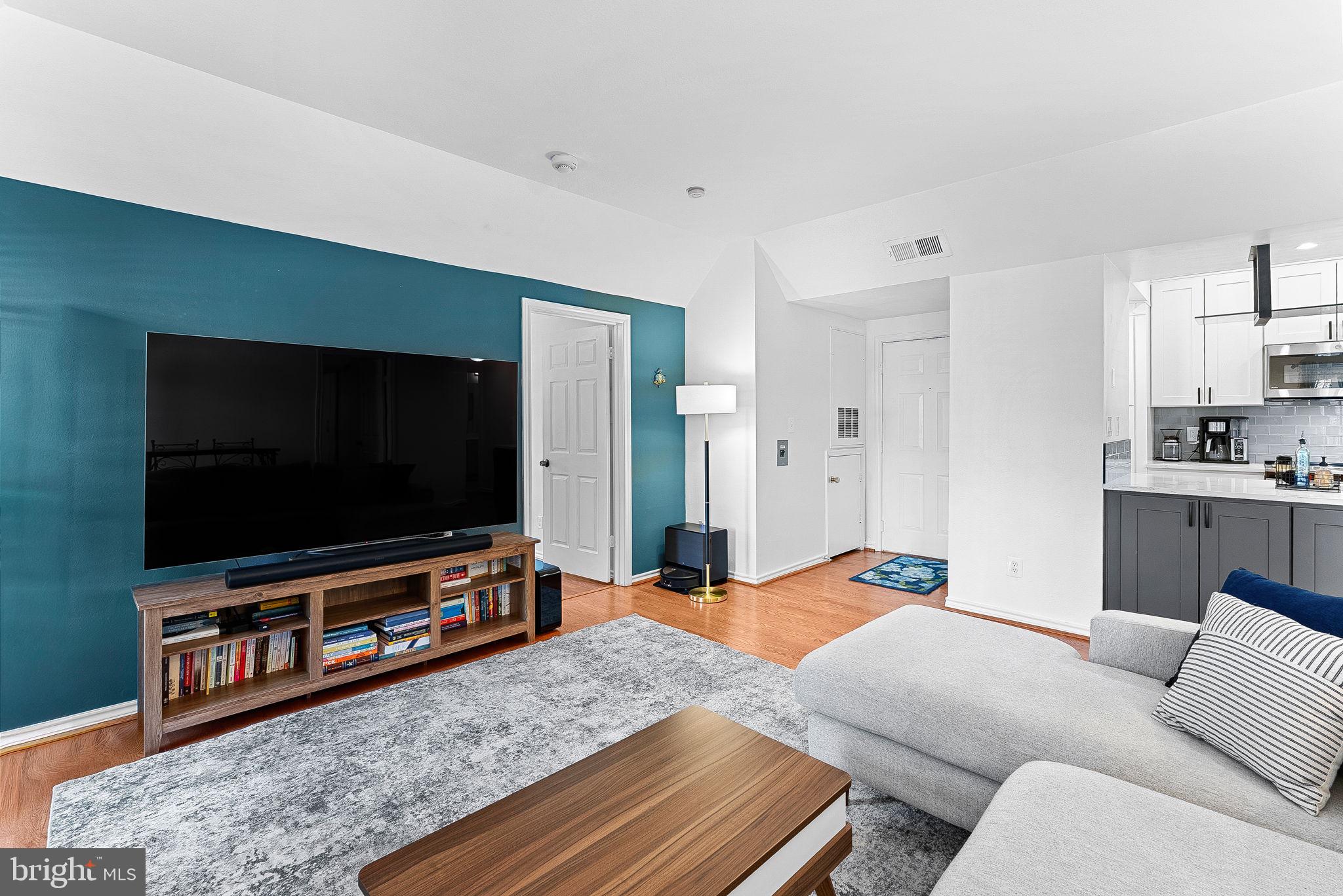 3916 PENDERVIEW DRIVE 428