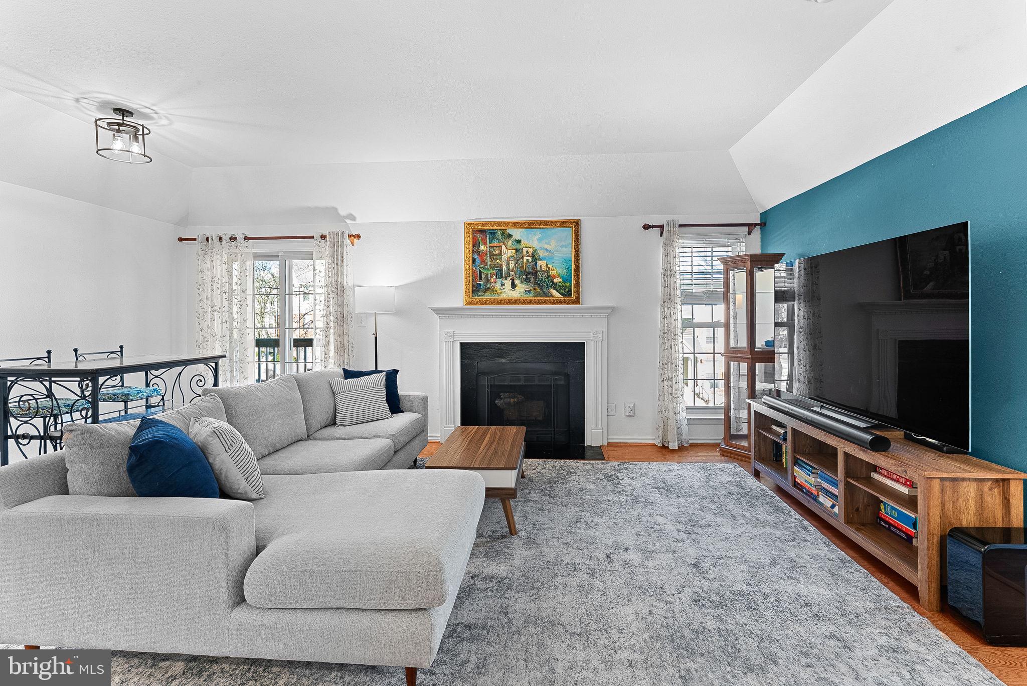 PENDERBROOK SQUARE CONDOMINIUMS - Residential