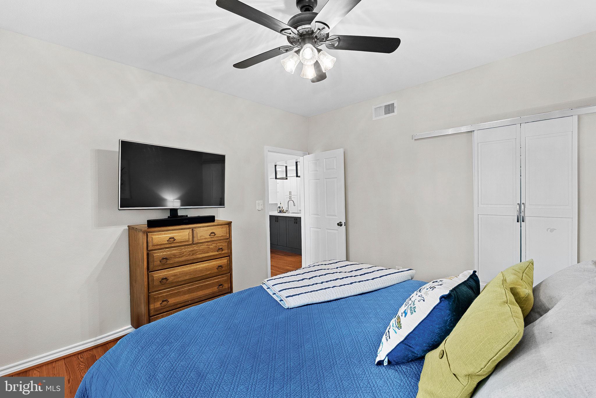 PENDERBROOK SQUARE CONDOMINIUMS - Residential