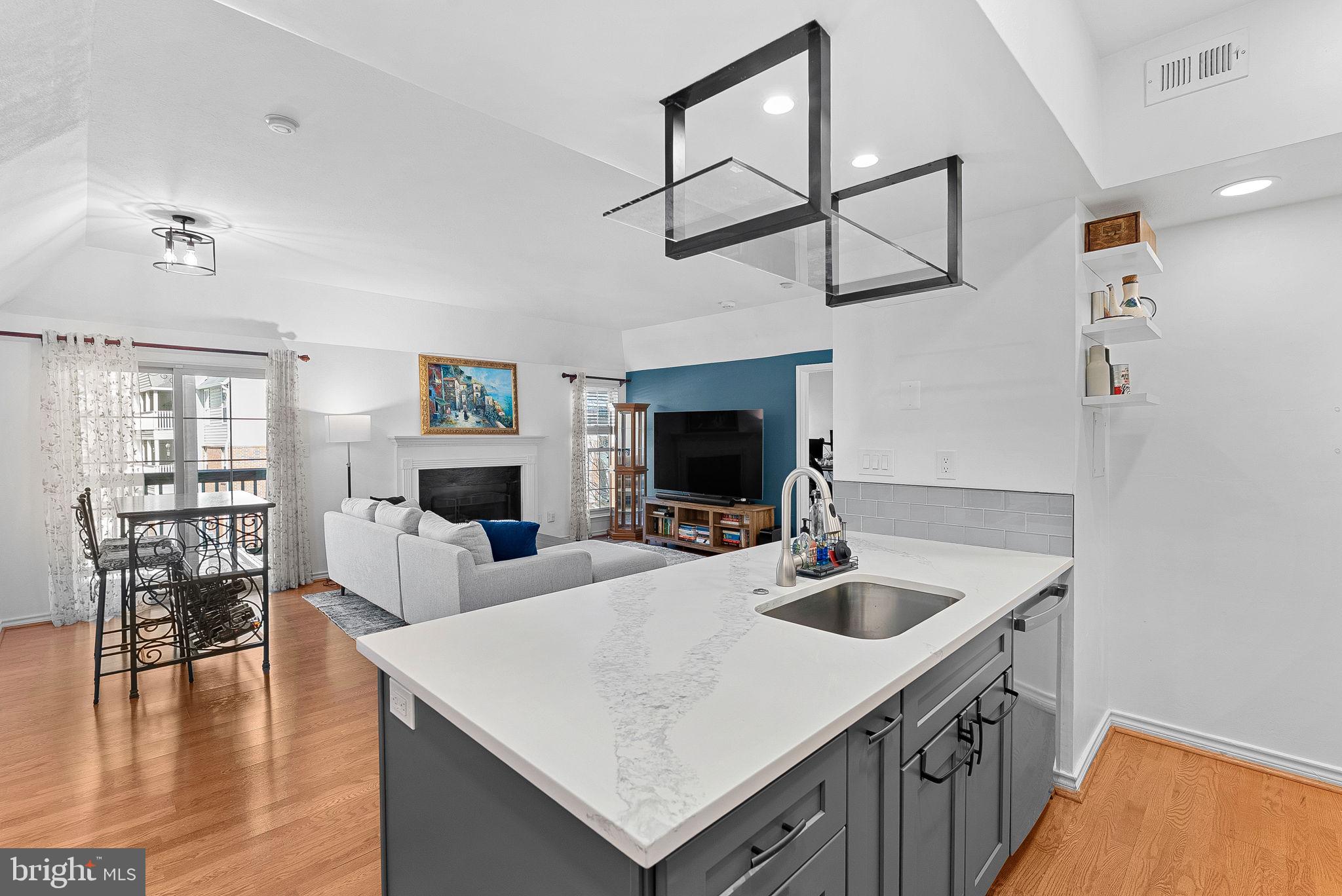 PENDERBROOK SQUARE CONDOMINIUMS - Residential