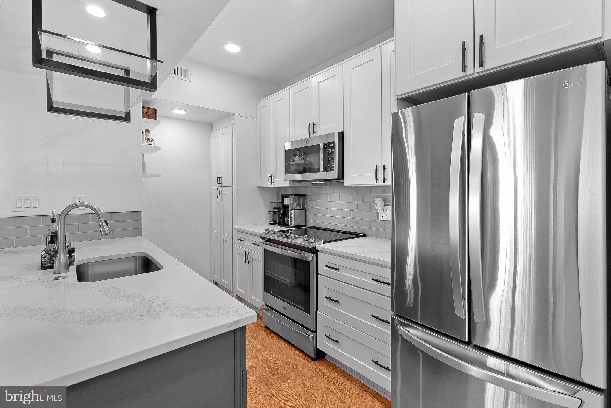 PENDERBROOK SQUARE CONDOMINIUMS - Residential