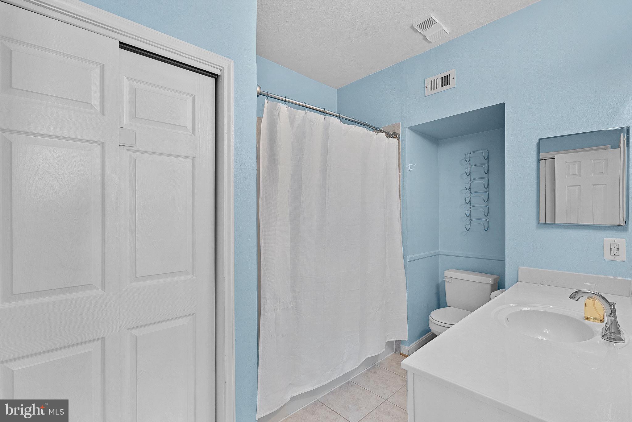 PENDERBROOK SQUARE CONDOMINIUMS - Residential