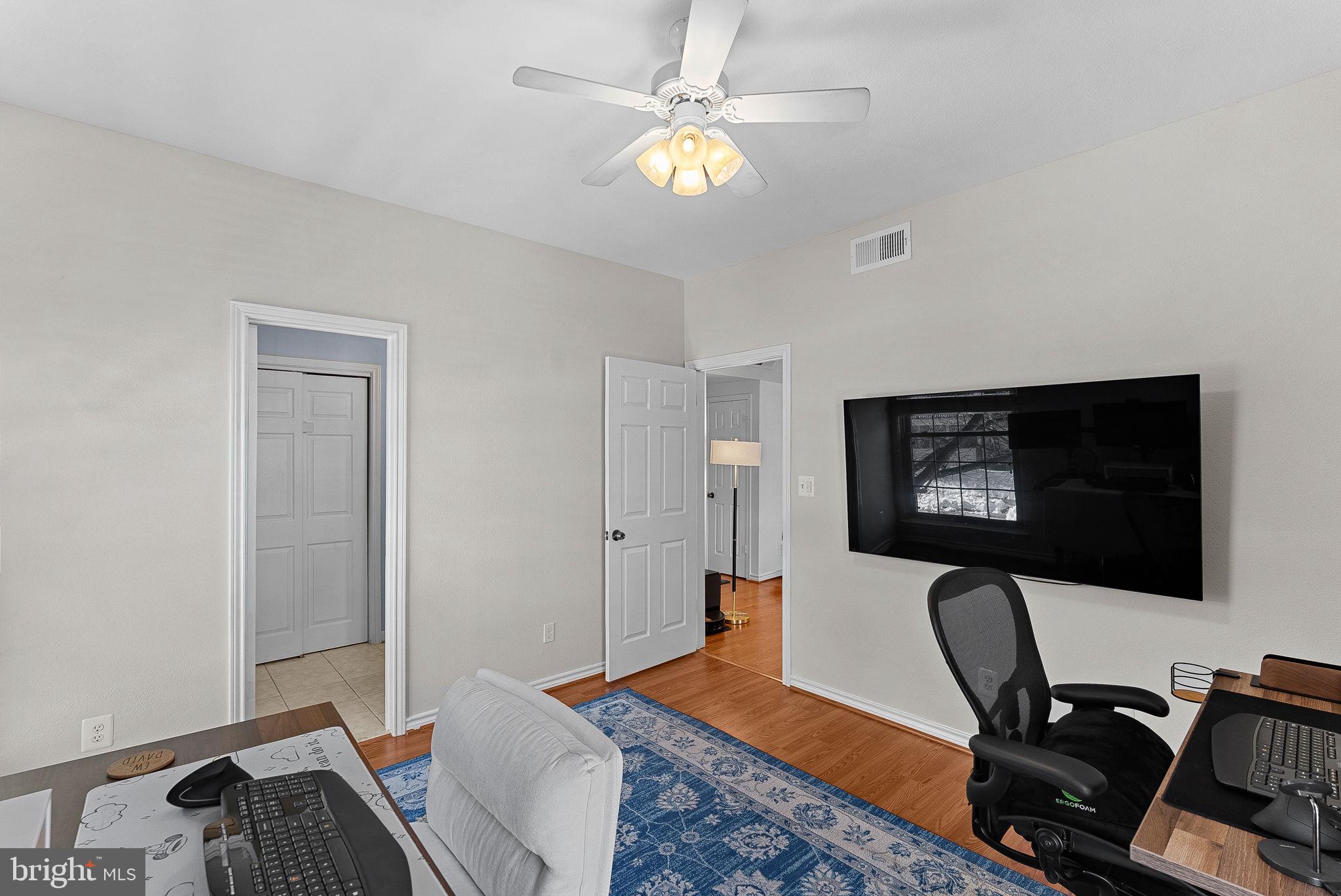 PENDERBROOK SQUARE CONDOMINIUMS - Residential