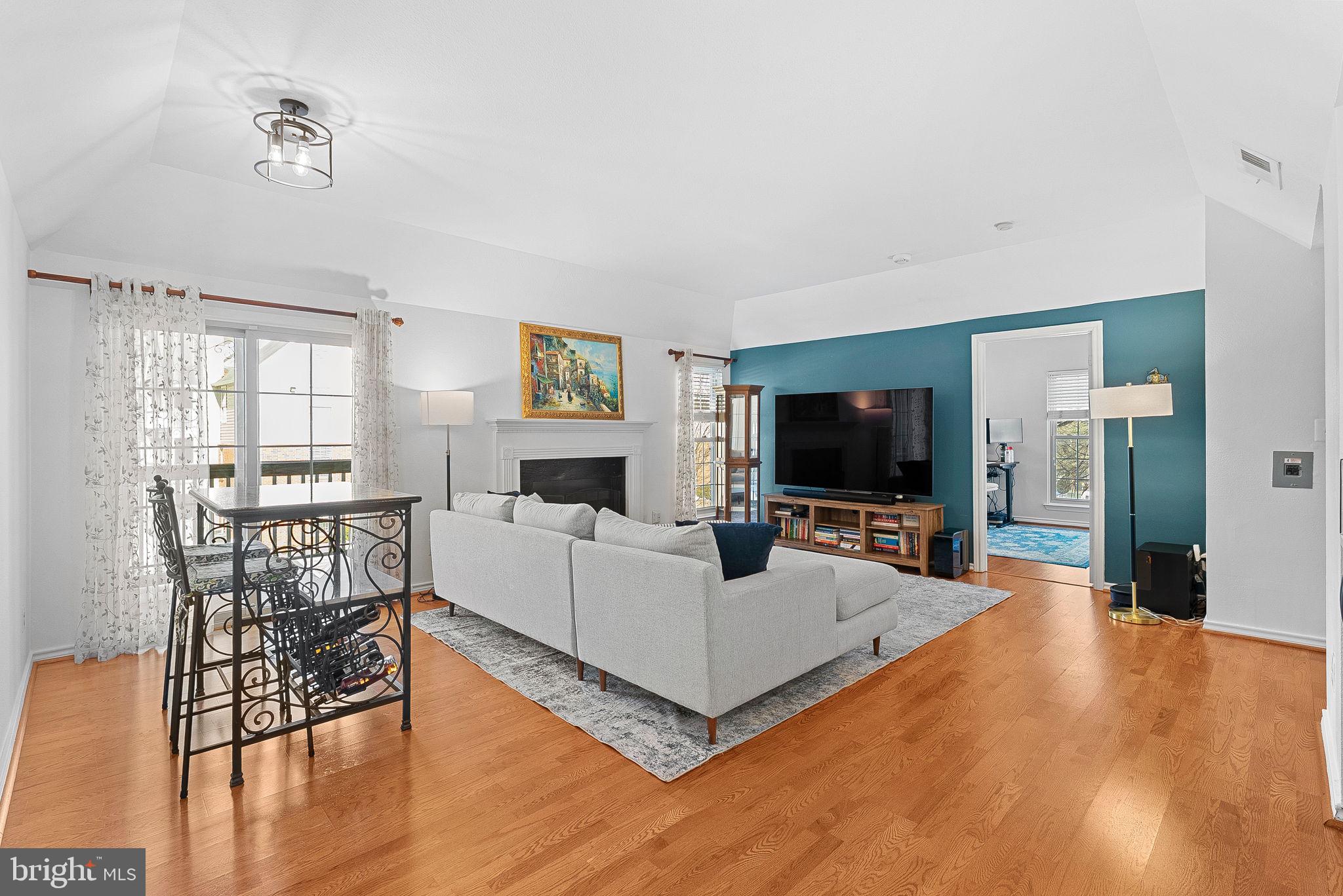 PENDERBROOK SQUARE CONDOMINIUMS - Residential