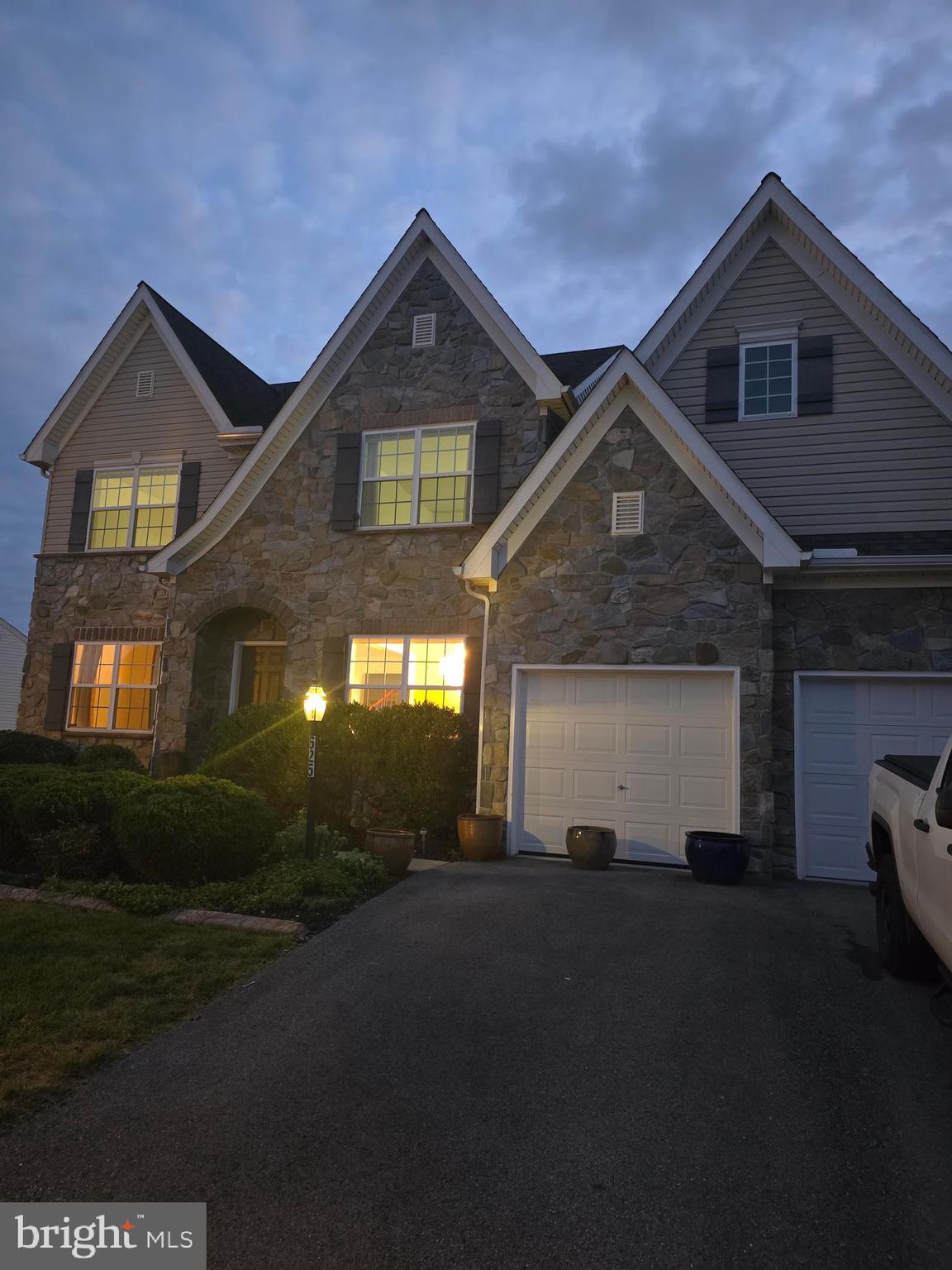 625 WARMINSTER LANE