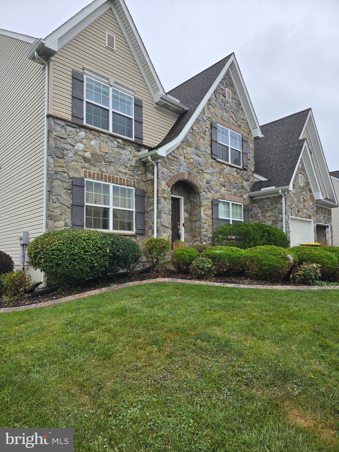 625 WARMINSTER LANE