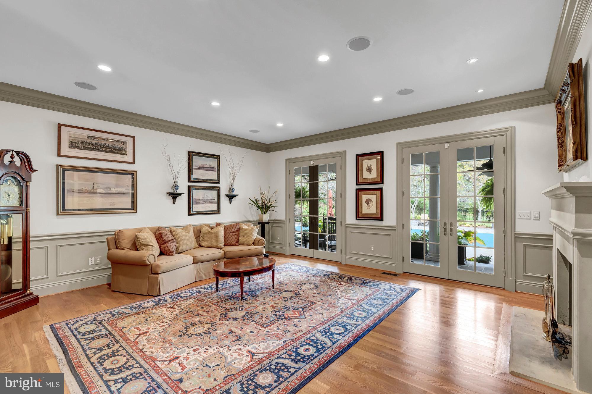 TEN PENNY WOODS - Residential