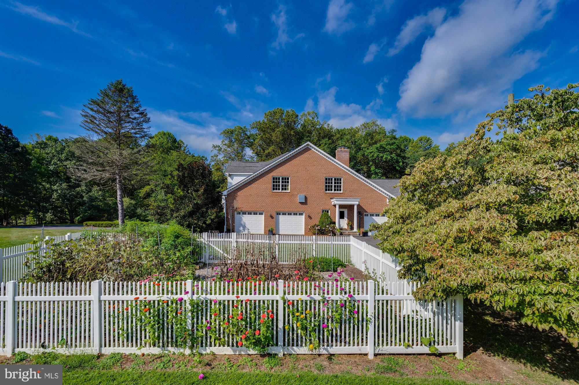 TEN PENNY WOODS - Residential