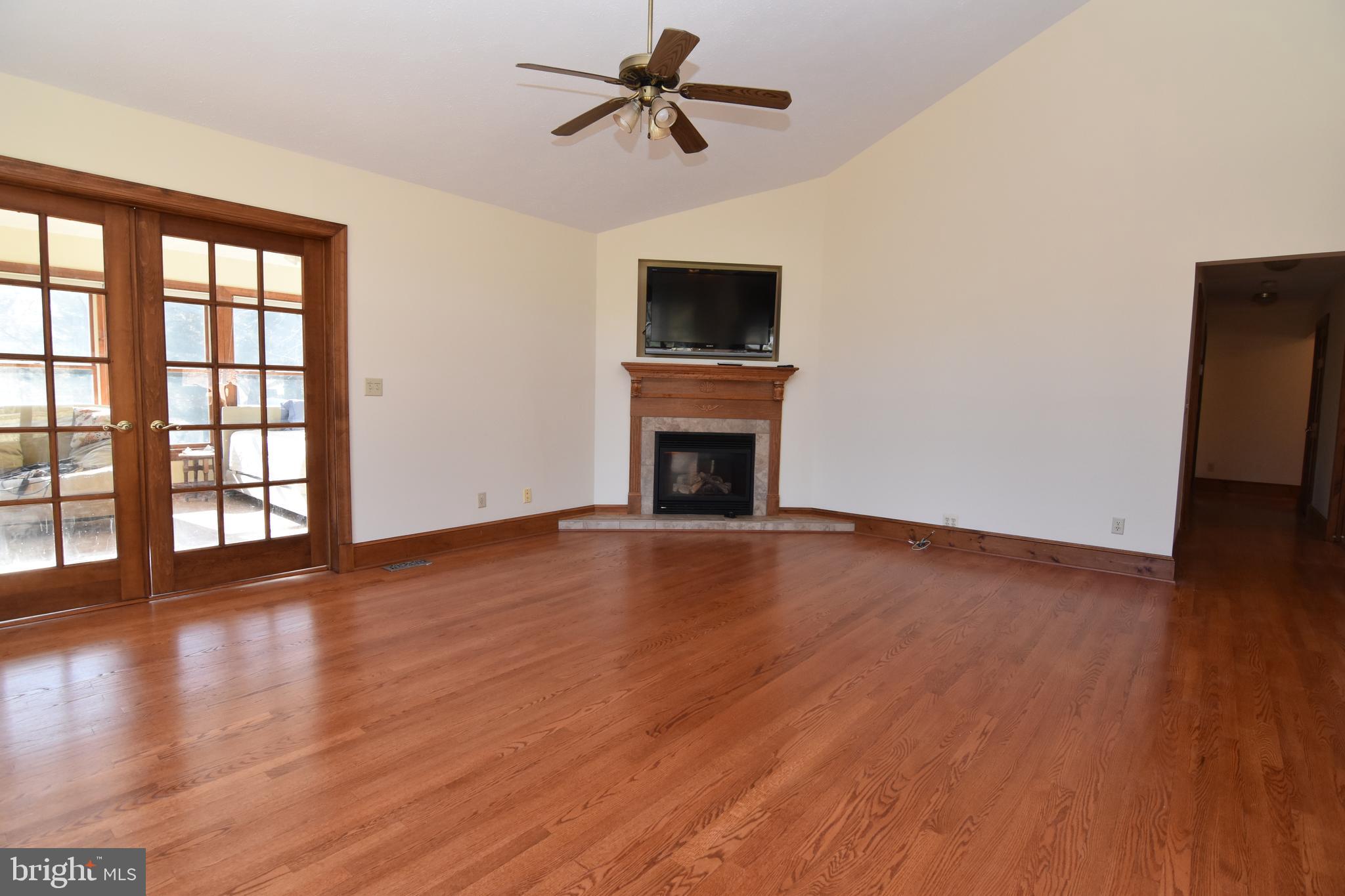 BRETON BAY ESTATES - Residential