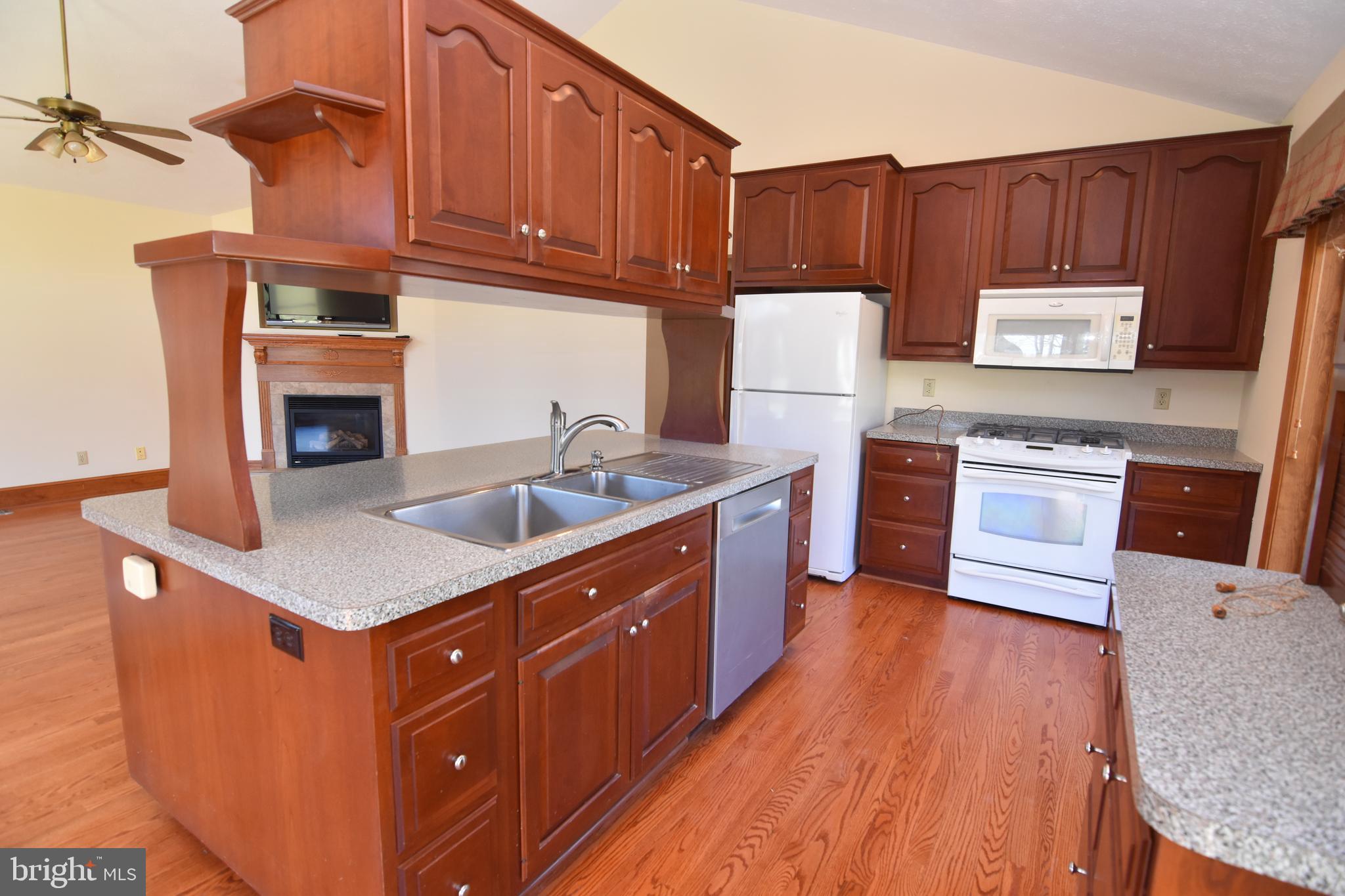 BRETON BAY ESTATES - Residential