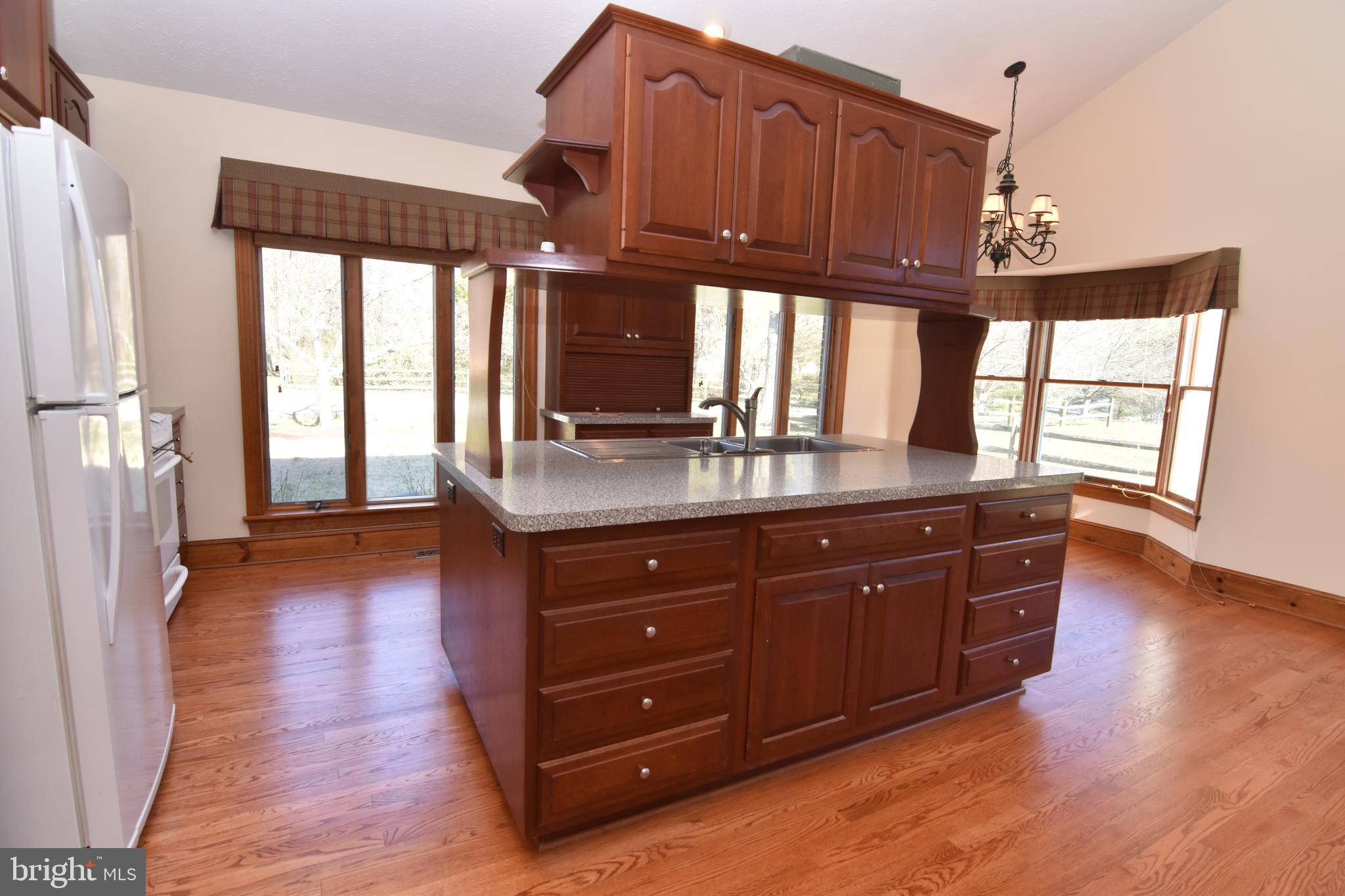 BRETON BAY ESTATES - Residential