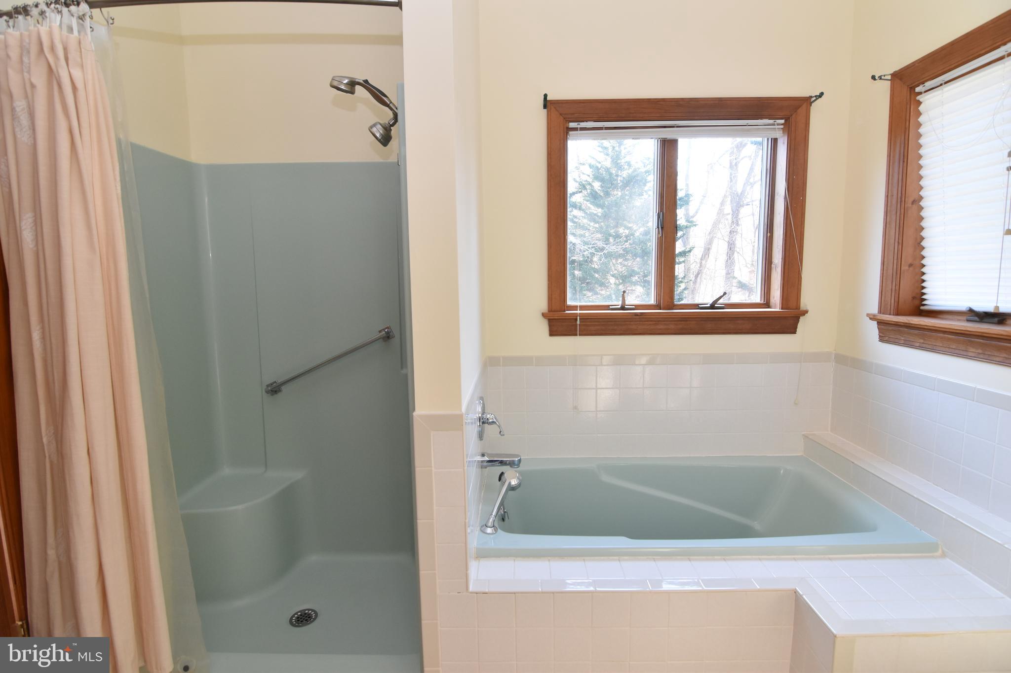 BRETON BAY ESTATES - Residential