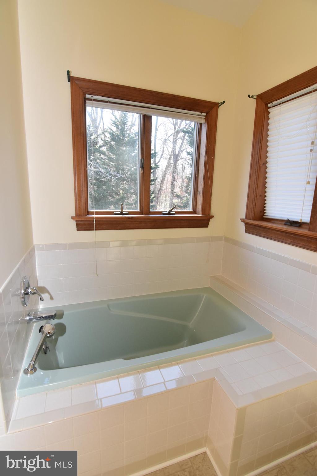 BRETON BAY ESTATES - Residential