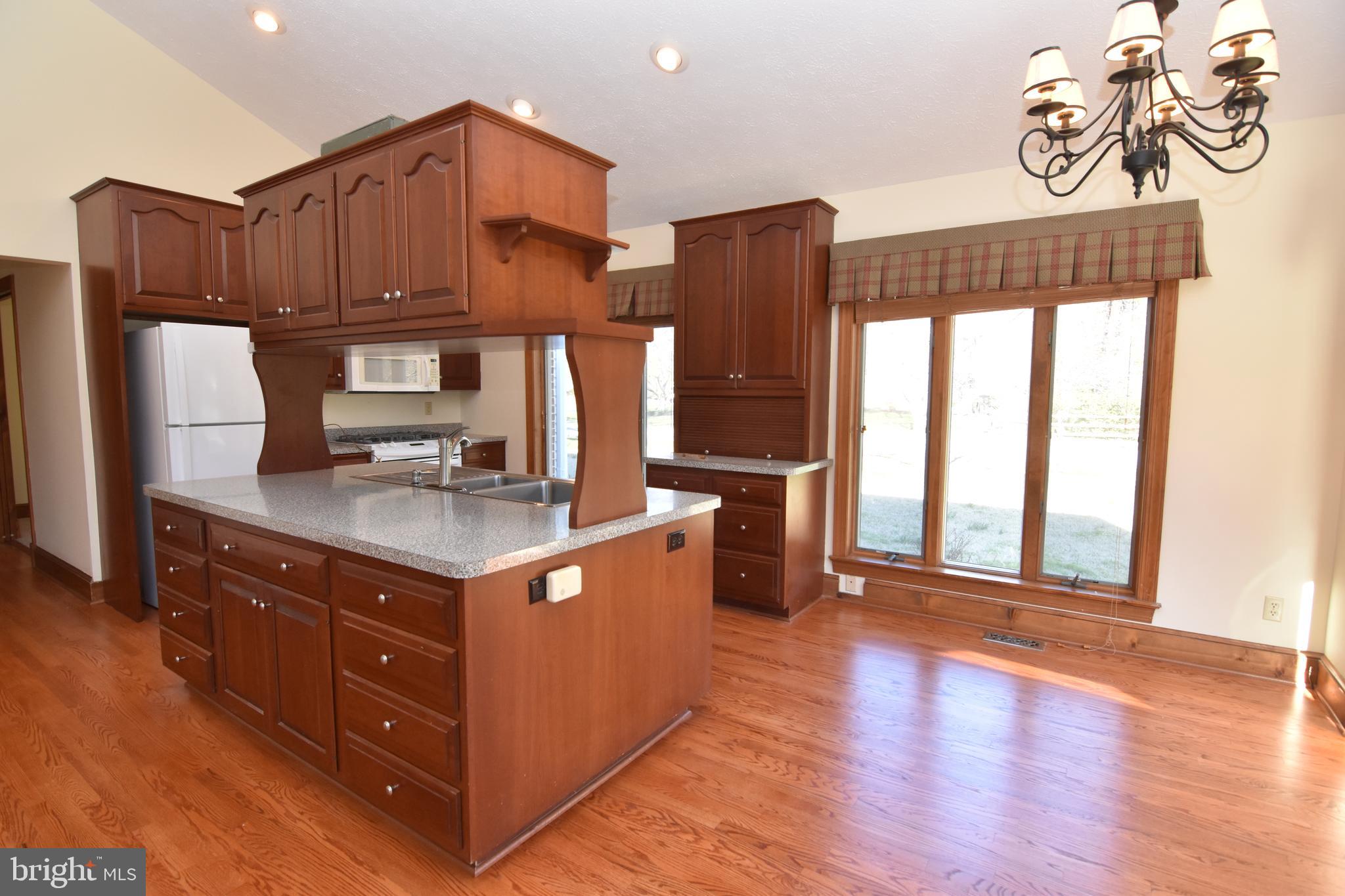 BRETON BAY ESTATES - Residential