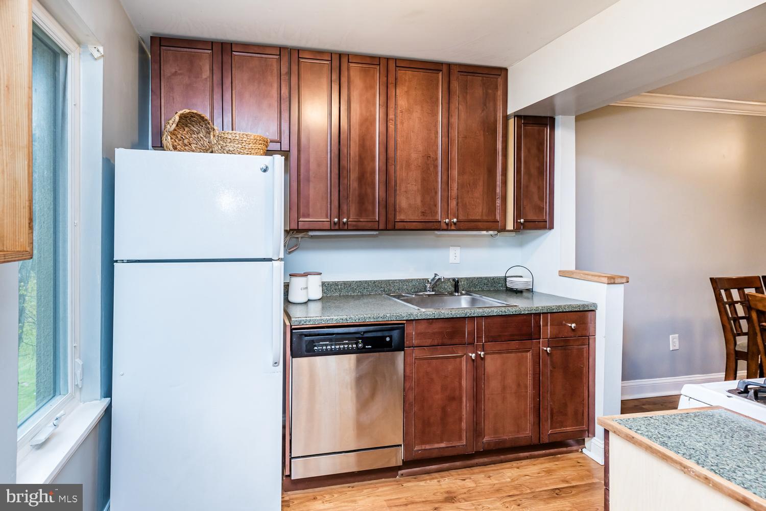 SHADOW OAKS - Residential