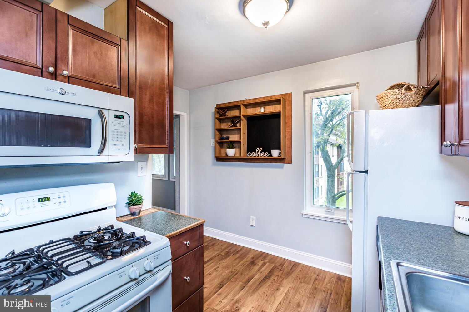 SHADOW OAKS - Residential