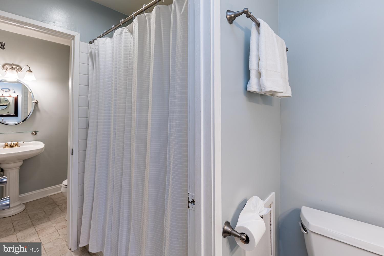 SHADOW OAKS - Residential