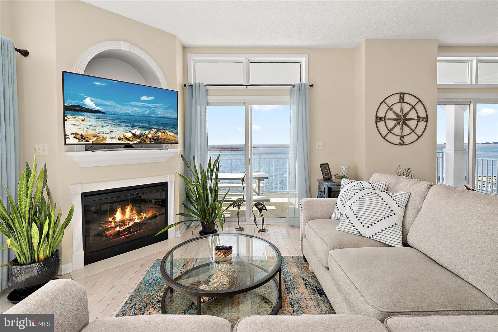 HARBOUR LIGHT CONDOS - Residential