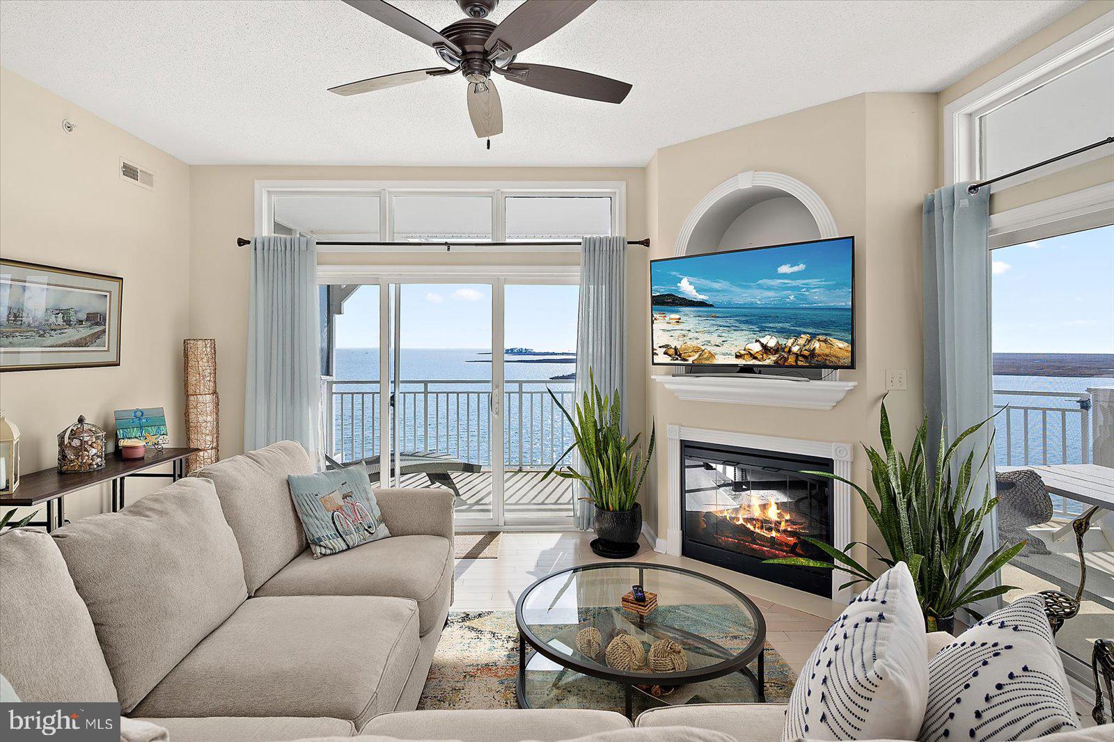 HARBOUR LIGHT CONDOS - Residential