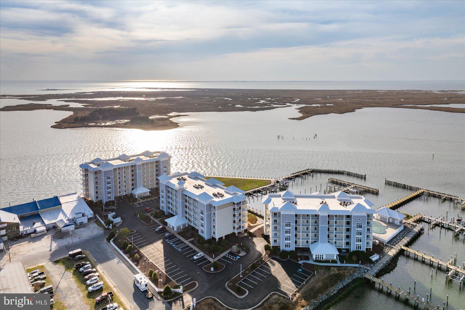 HARBOUR LIGHT CONDOS - Residential