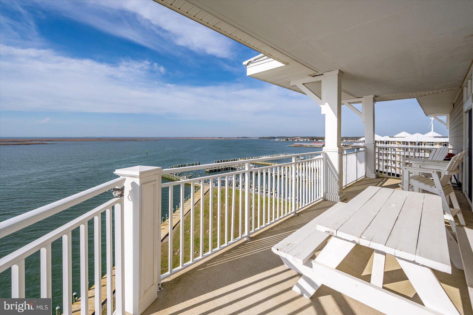 HARBOUR LIGHT CONDOS - Residential