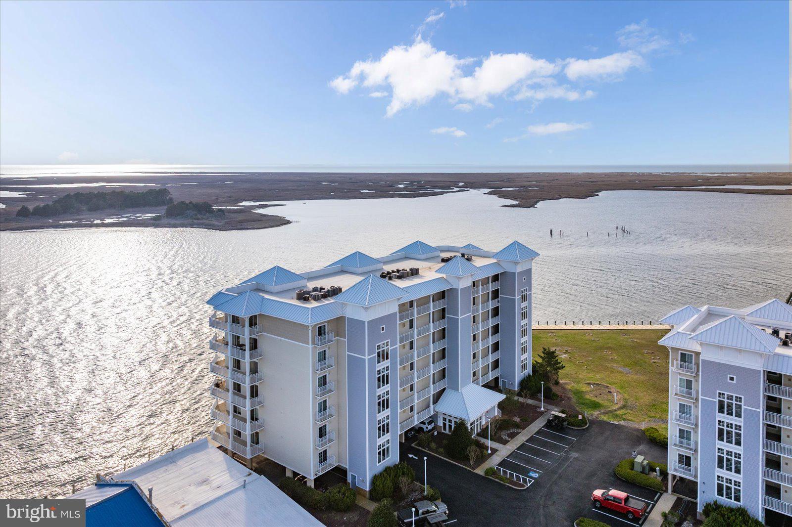 HARBOUR LIGHT CONDOS - Residential