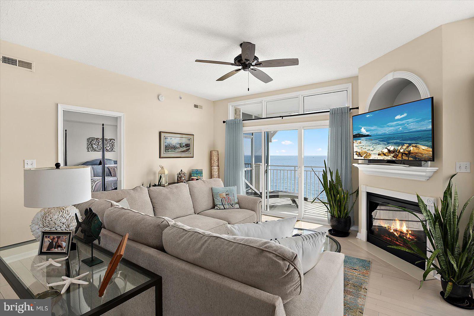 HARBOUR LIGHT CONDOS - Residential