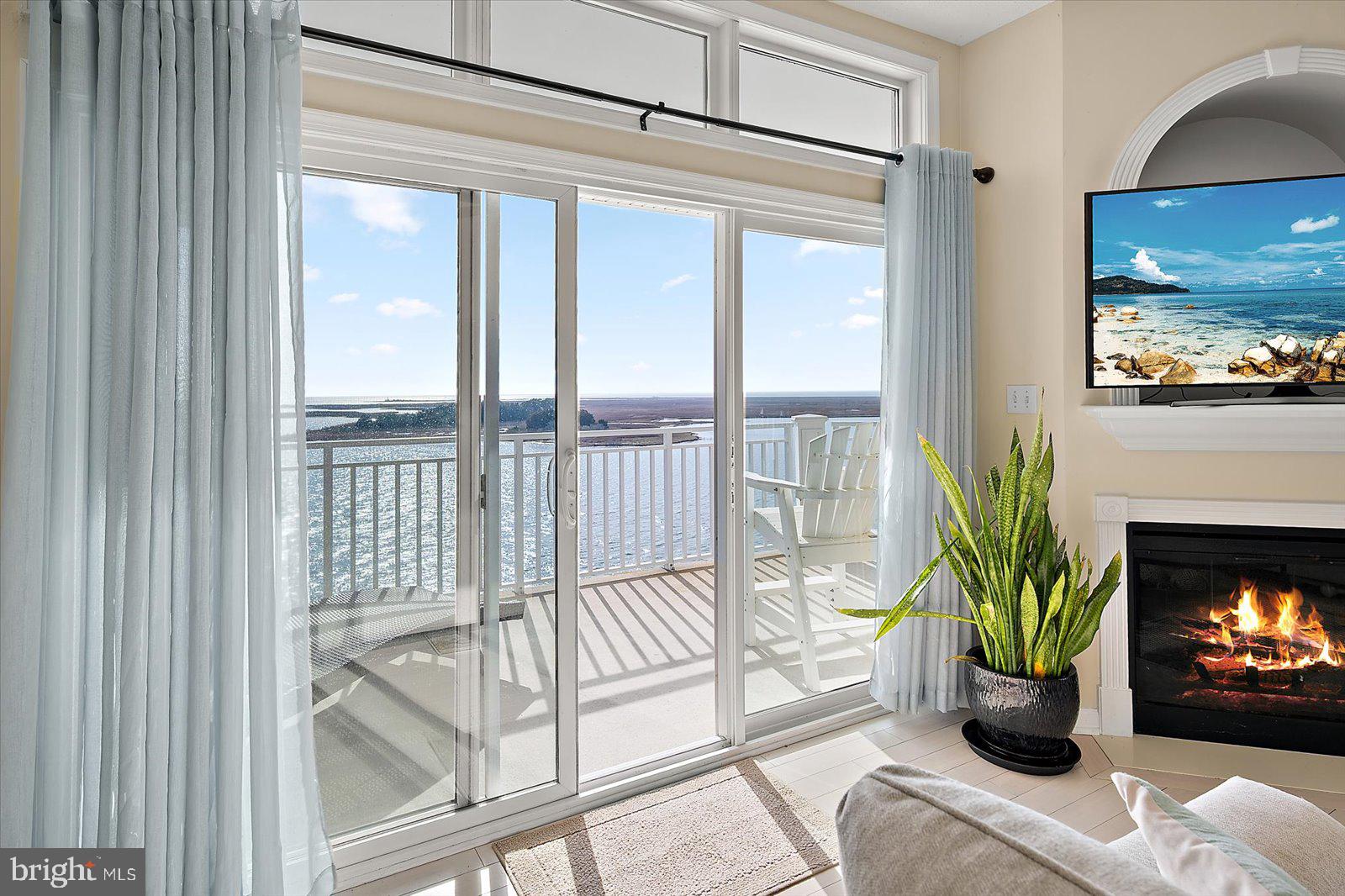 HARBOUR LIGHT CONDOS - Residential