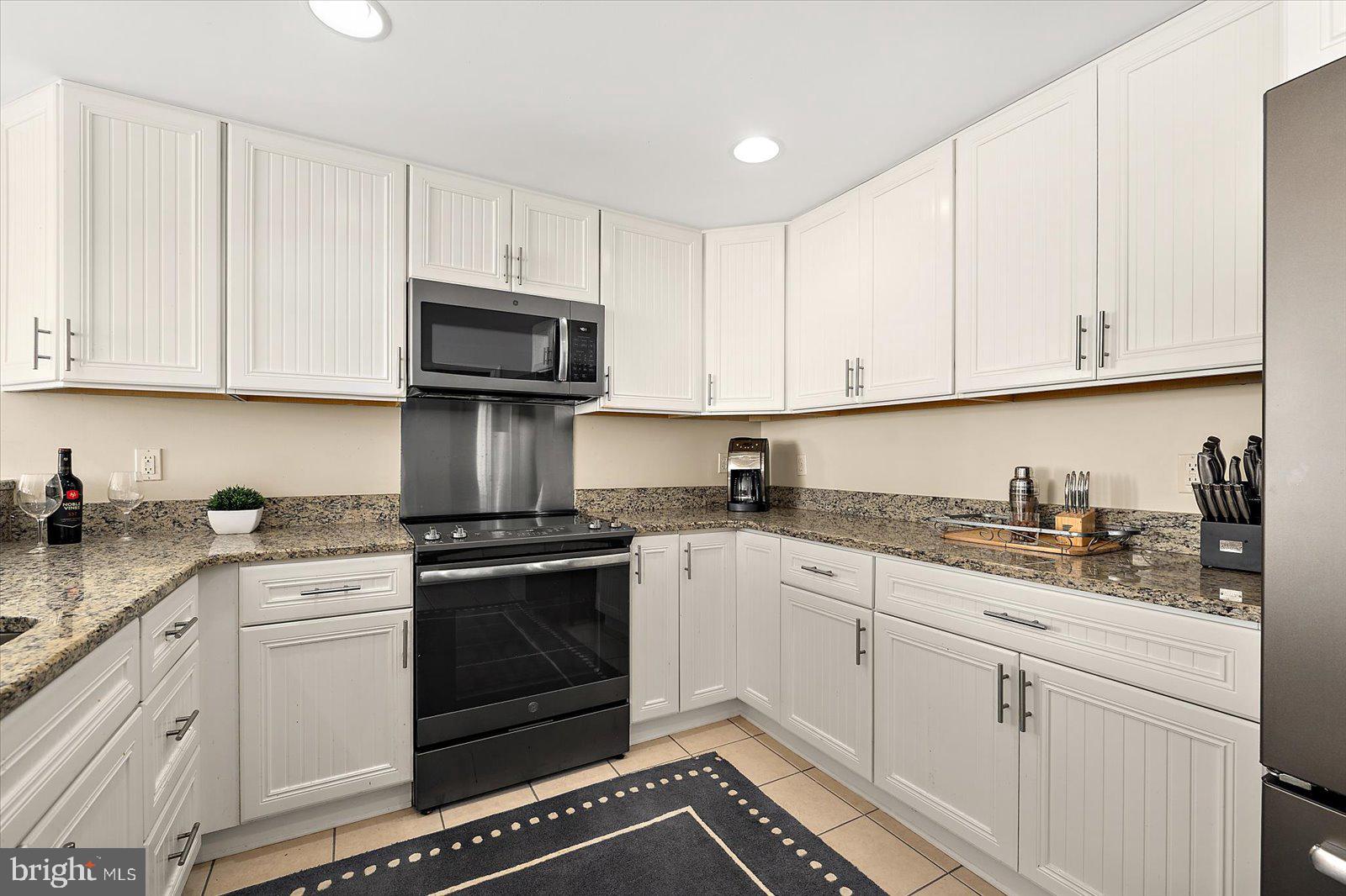 HARBOUR LIGHT CONDOS - Residential