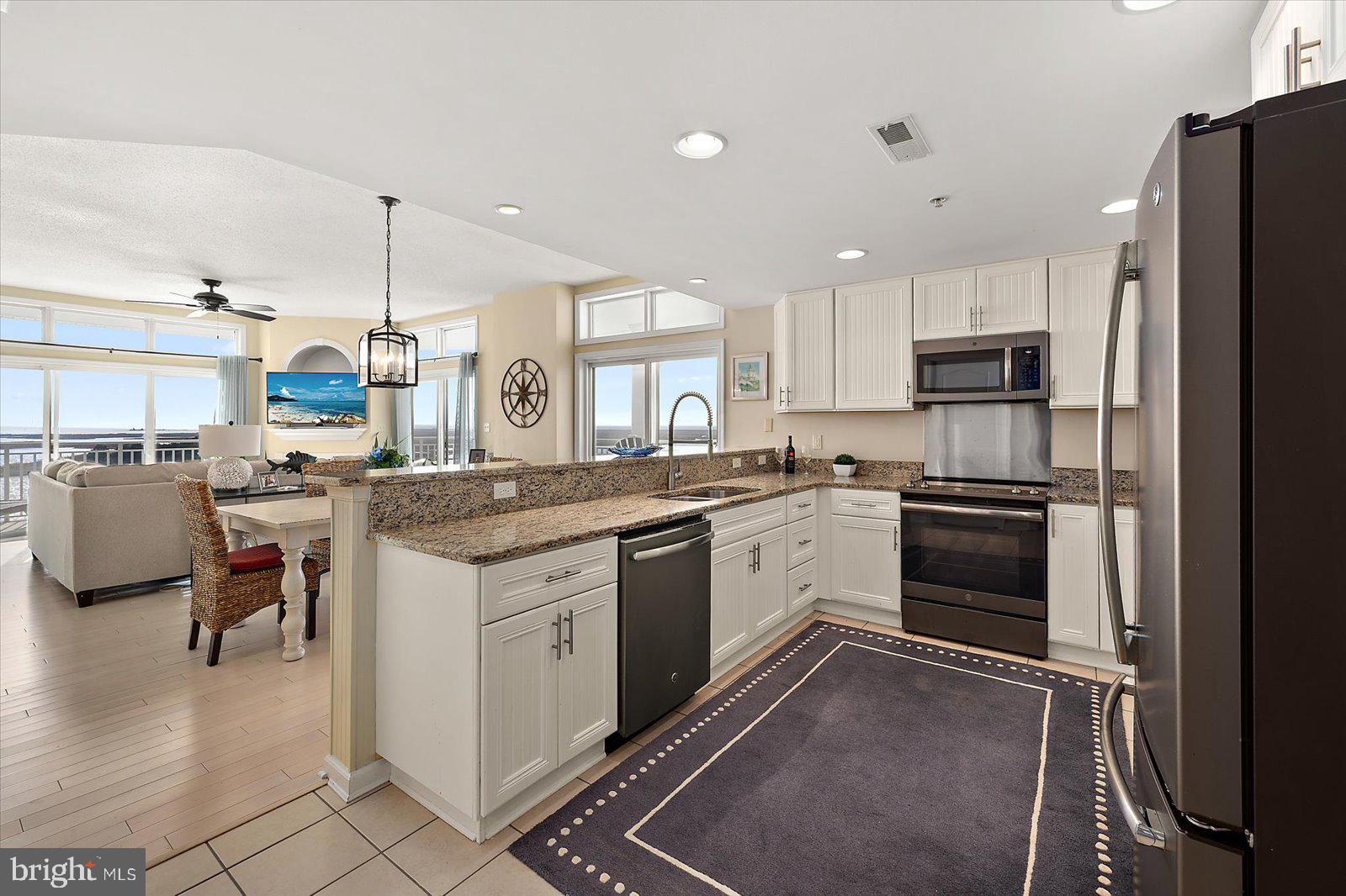 HARBOUR LIGHT CONDOS - Residential