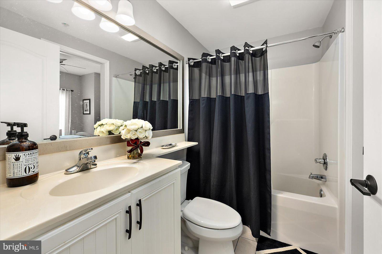 HARBOUR LIGHT CONDOS - Residential