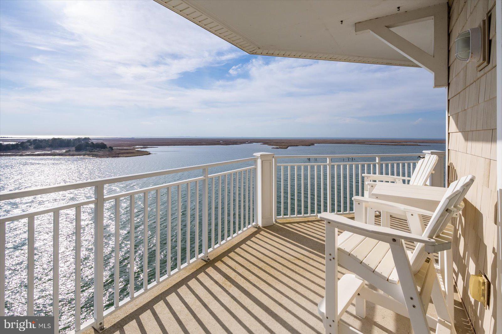 HARBOUR LIGHT CONDOS - Residential