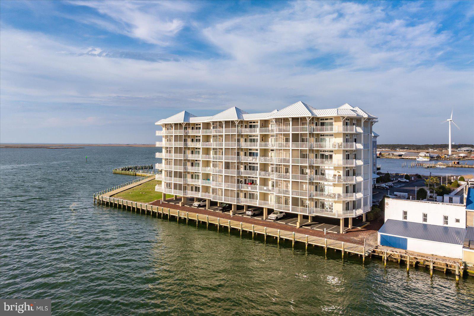 HARBOUR LIGHT CONDOS - Residential