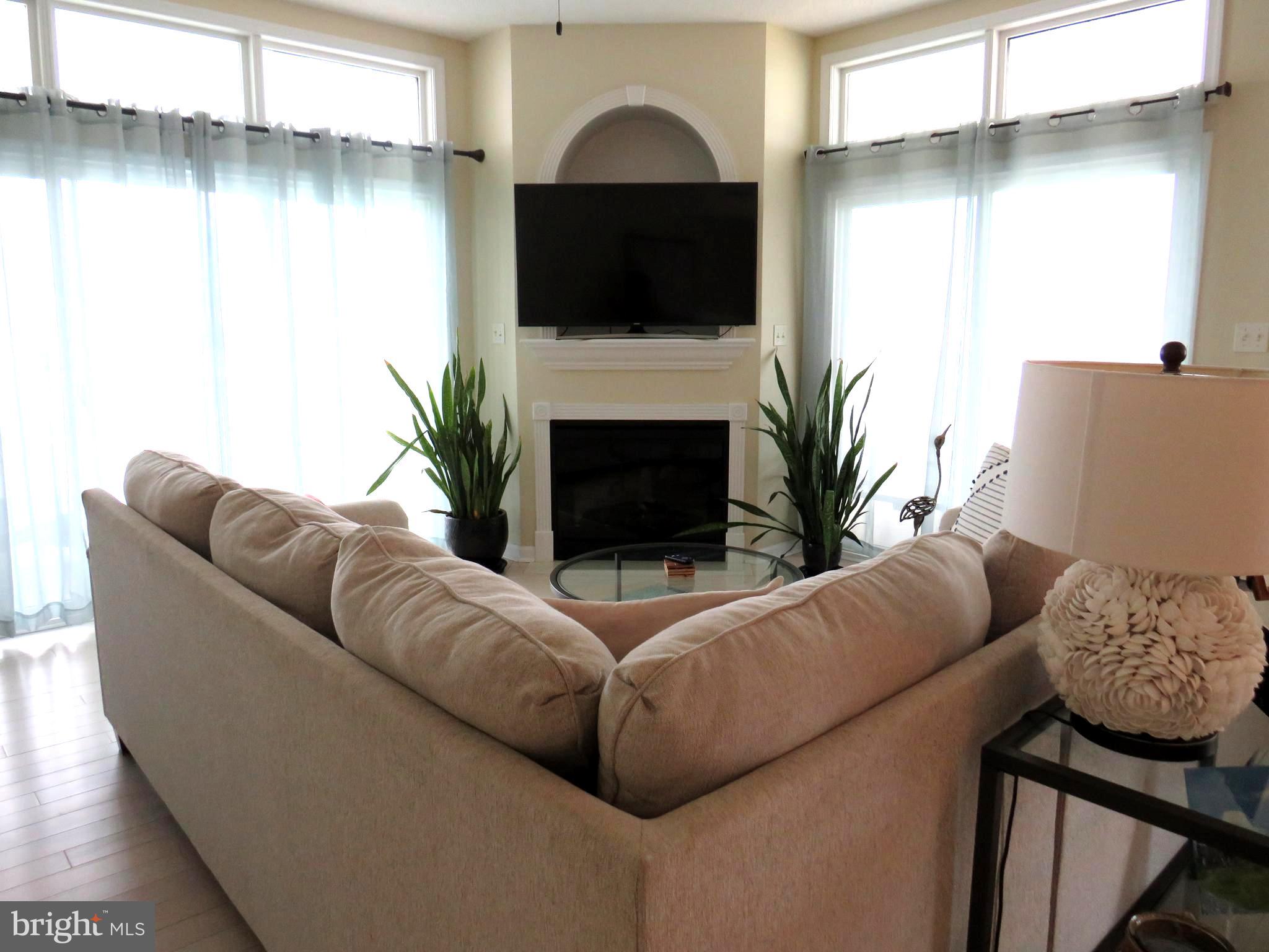 HARBOUR LIGHT CONDOS - Residential