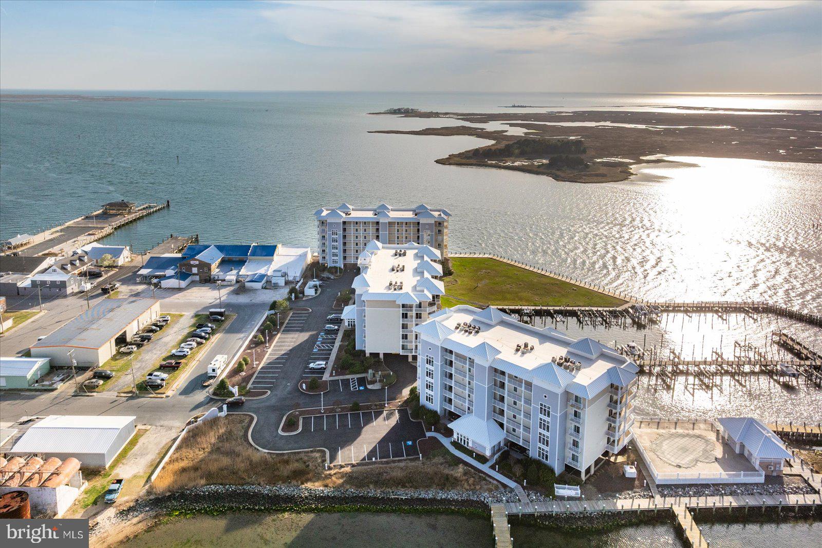 HARBOUR LIGHT CONDOS - Residential