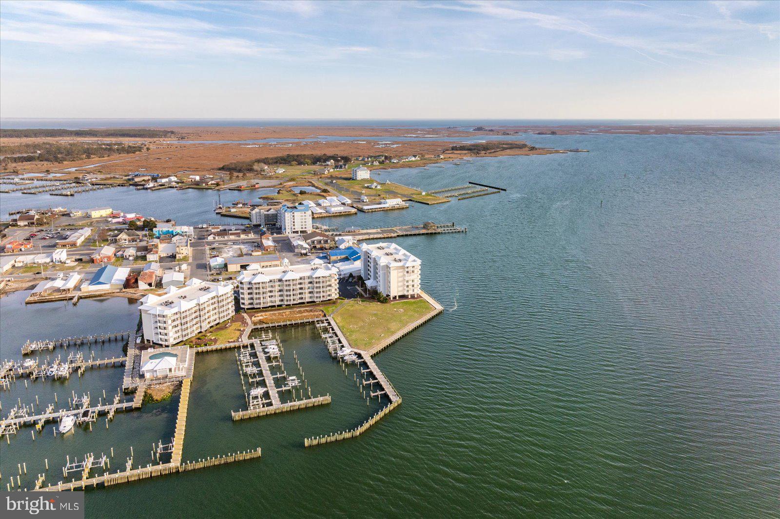 HARBOUR LIGHT CONDOS - Residential