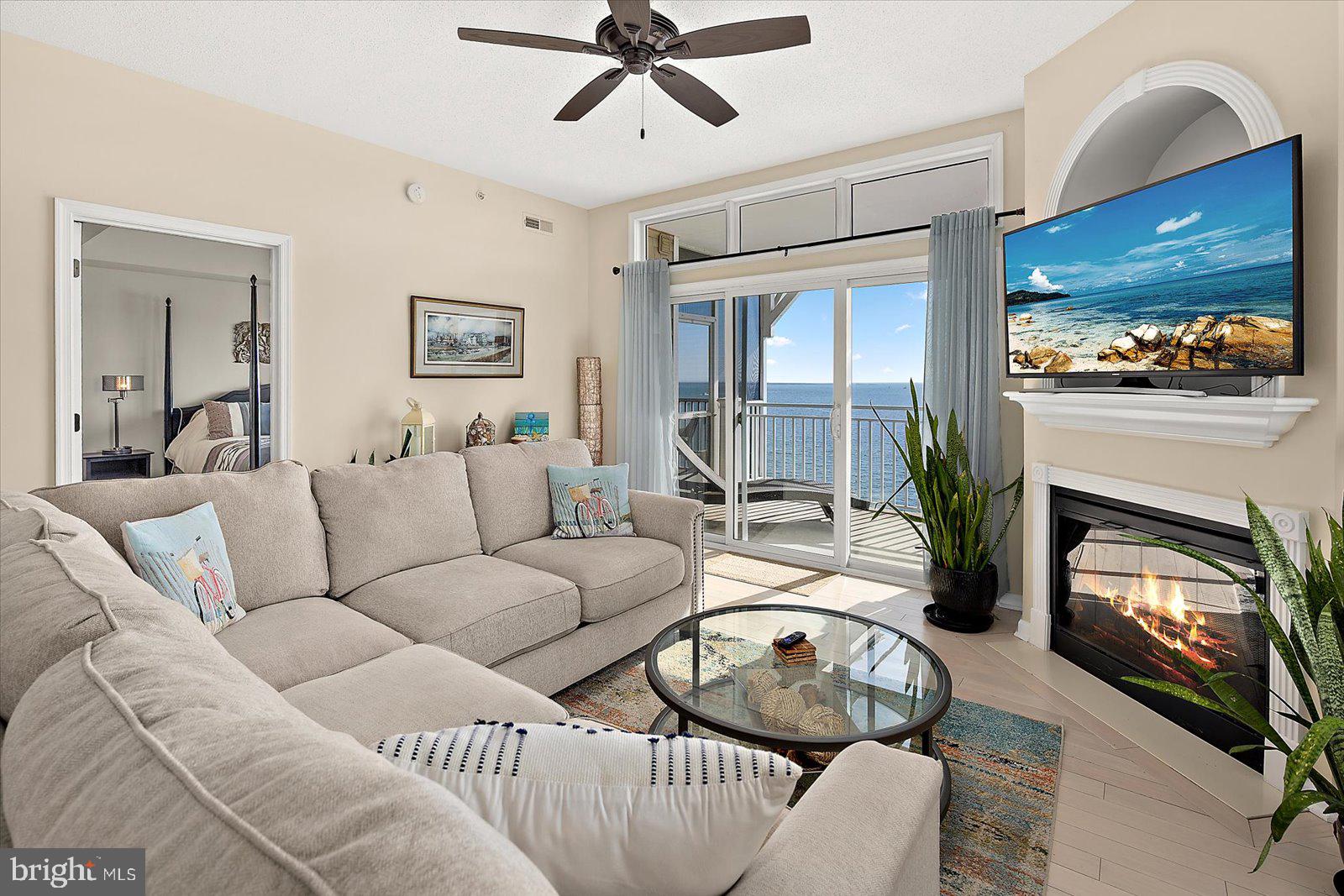 HARBOUR LIGHT CONDOS - Residential