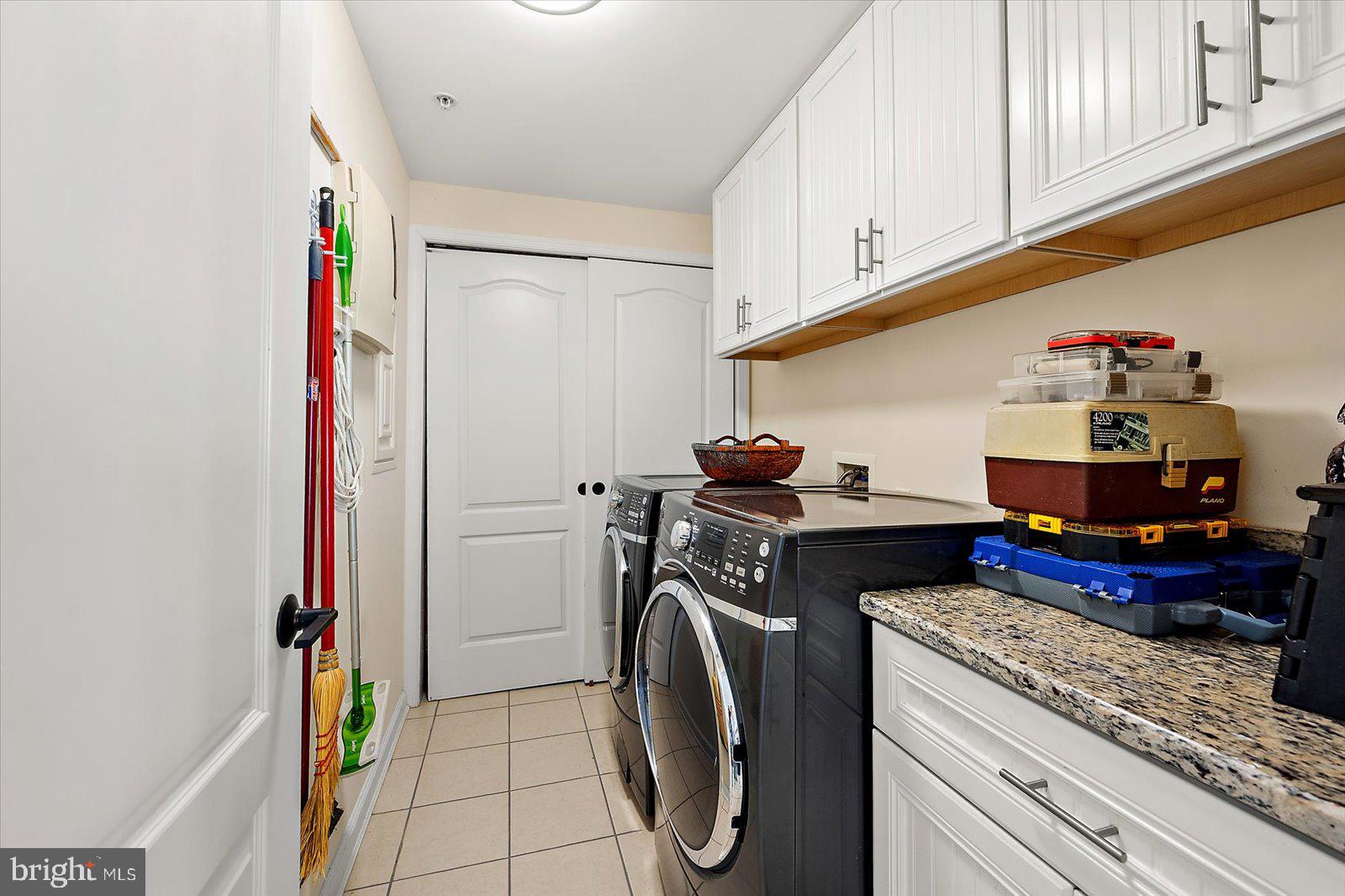 HARBOUR LIGHT CONDOS - Residential