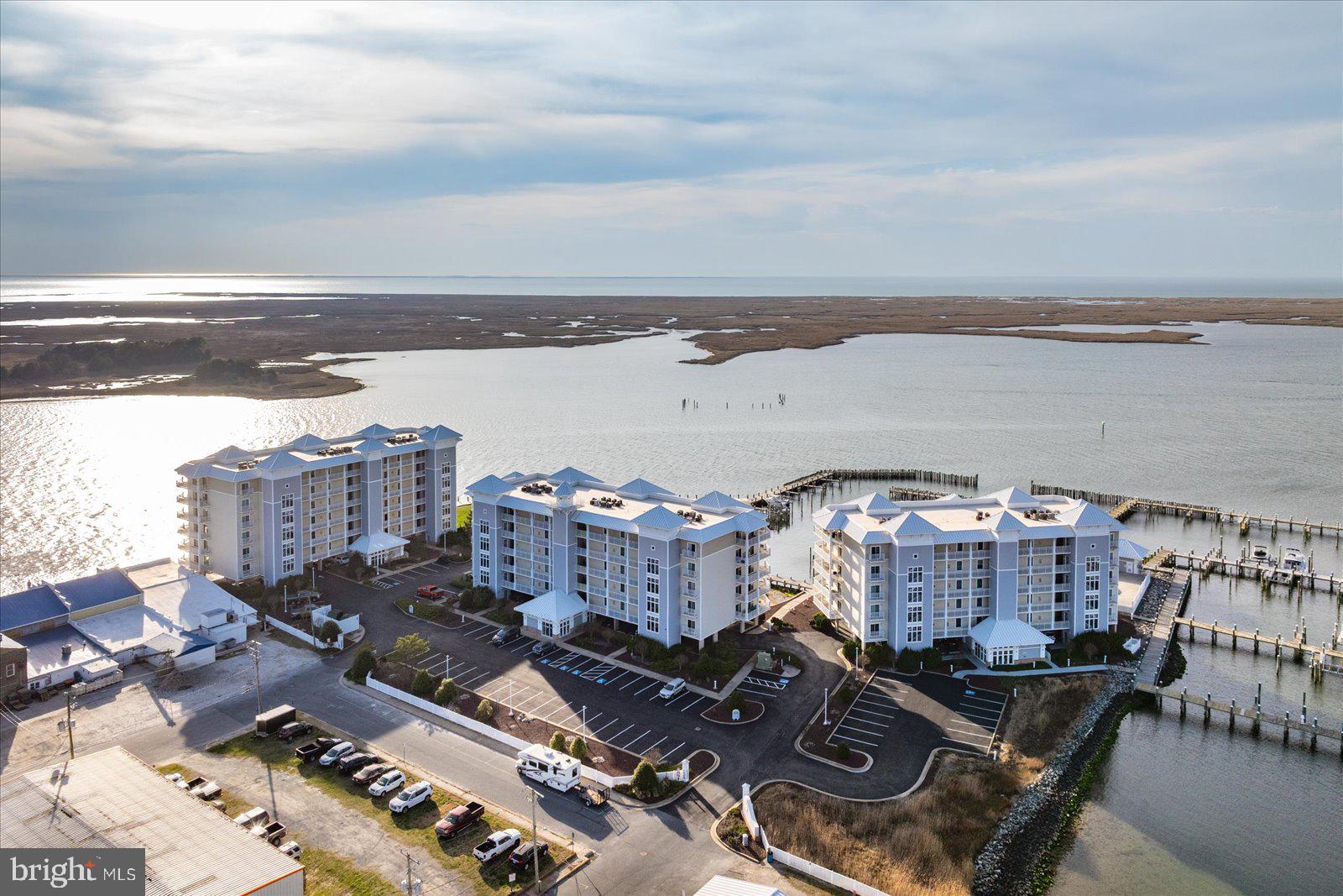 HARBOUR LIGHT CONDOS - Residential