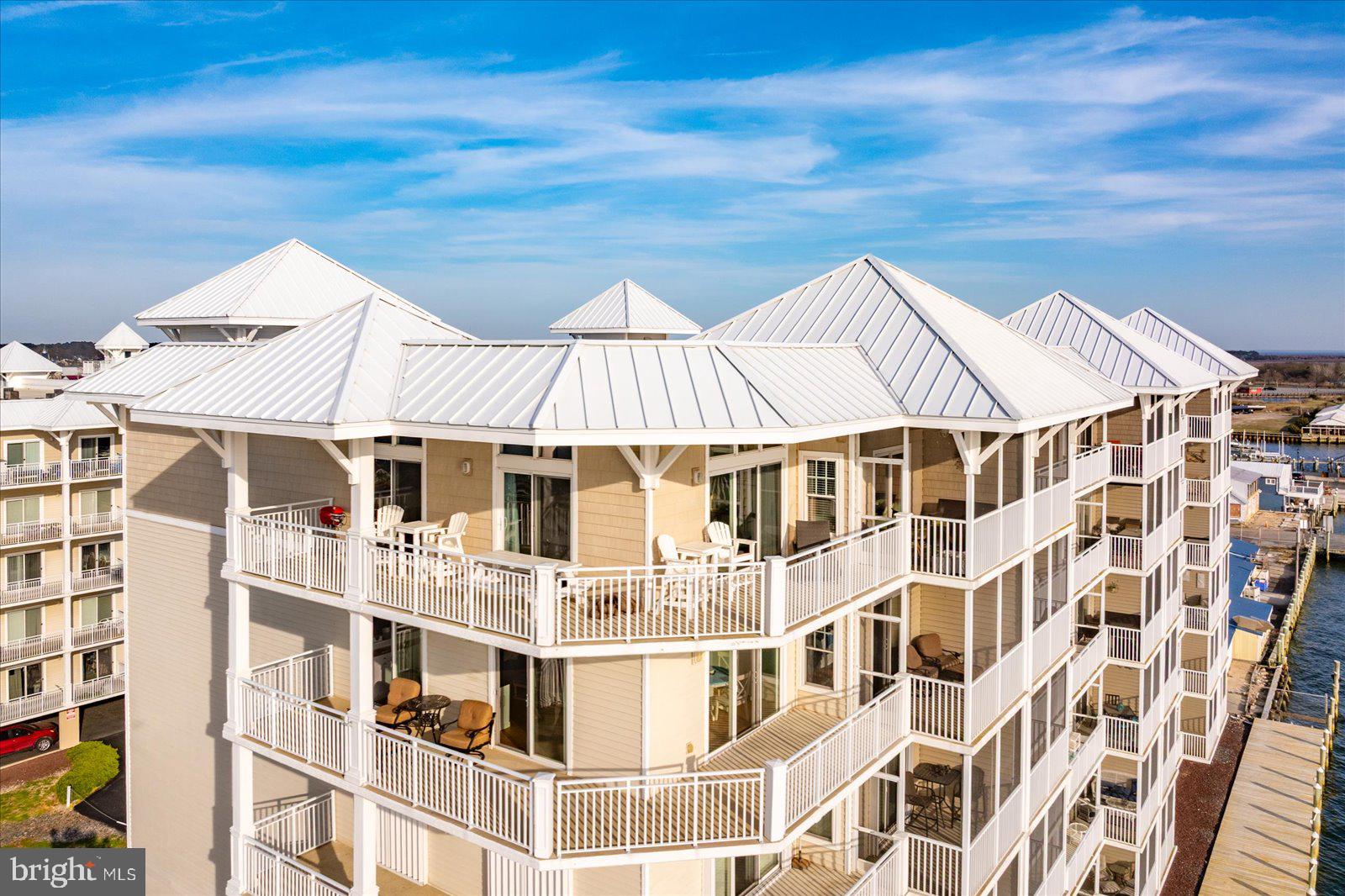 HARBOUR LIGHT CONDOS - Residential