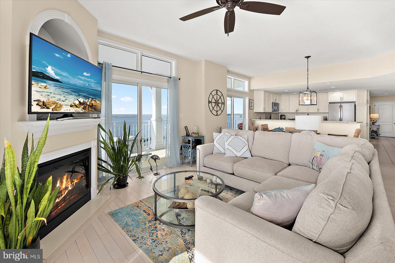 HARBOUR LIGHT CONDOS - Residential