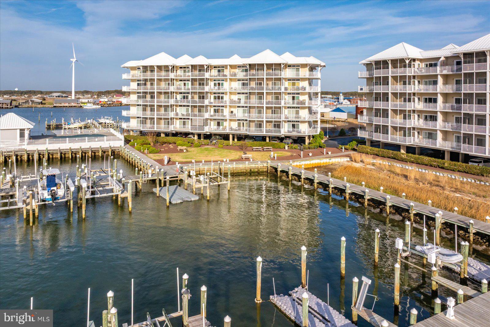 HARBOUR LIGHT CONDOS - Residential