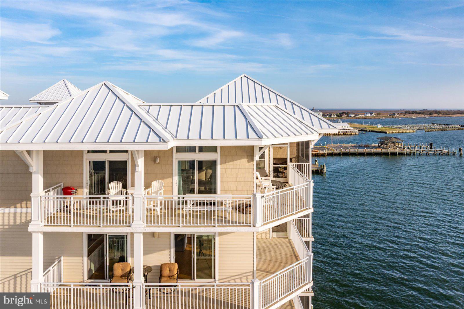 HARBOUR LIGHT CONDOS - Residential