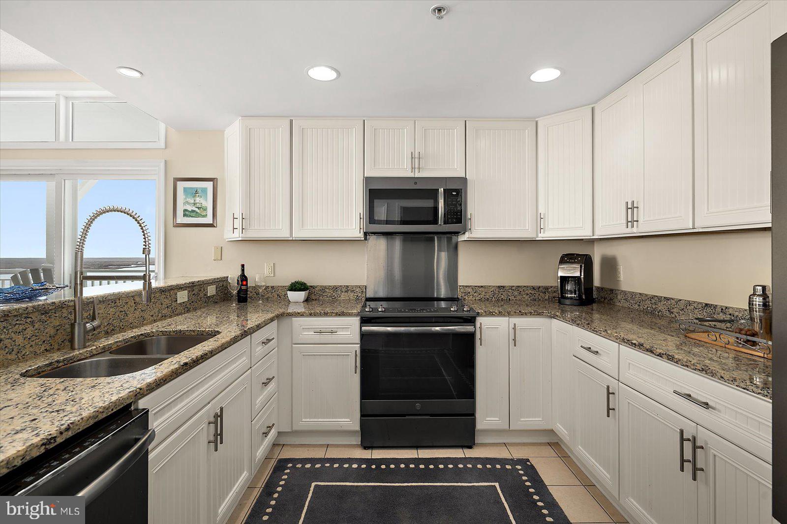 HARBOUR LIGHT CONDOS - Residential