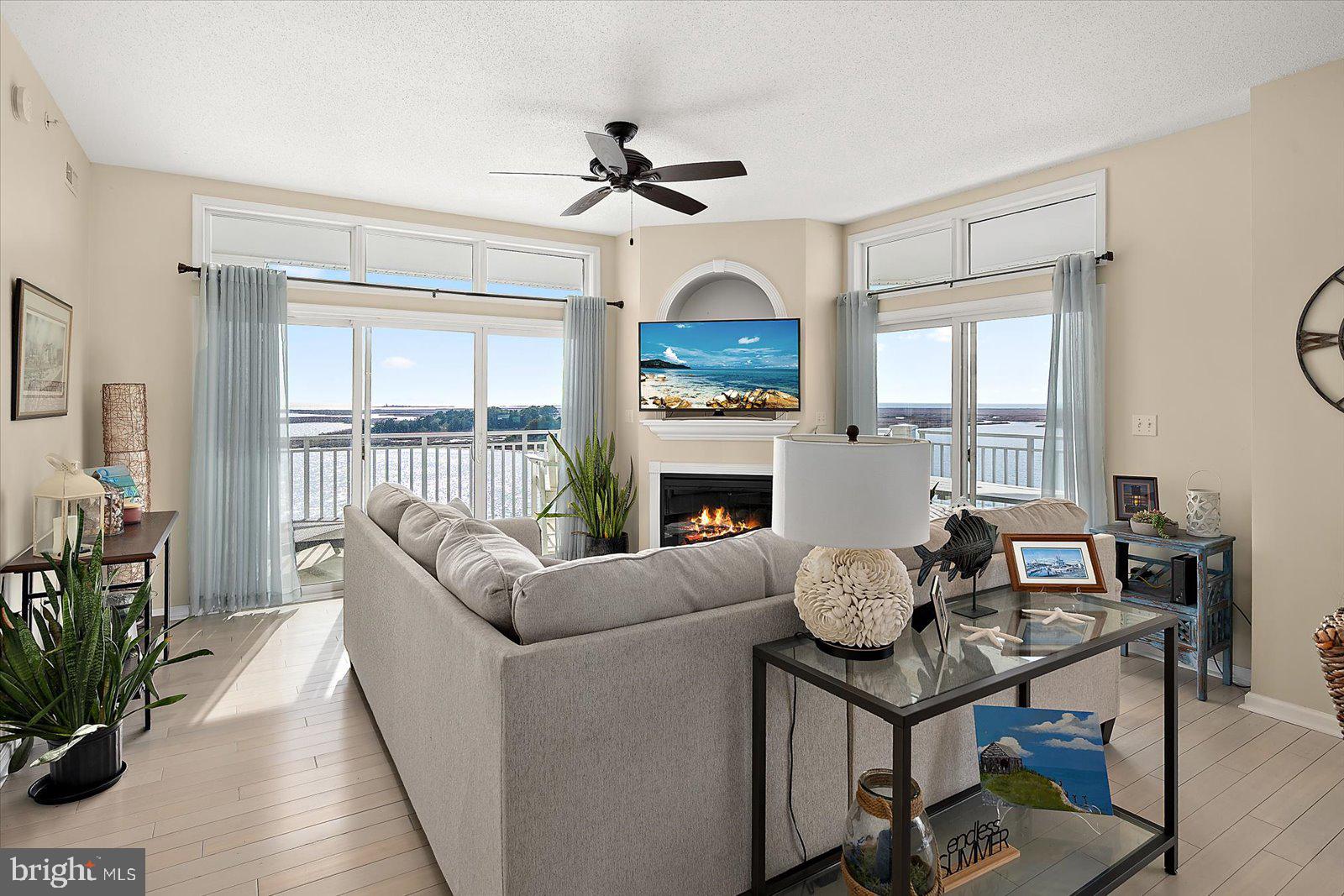 HARBOUR LIGHT CONDOS - Residential