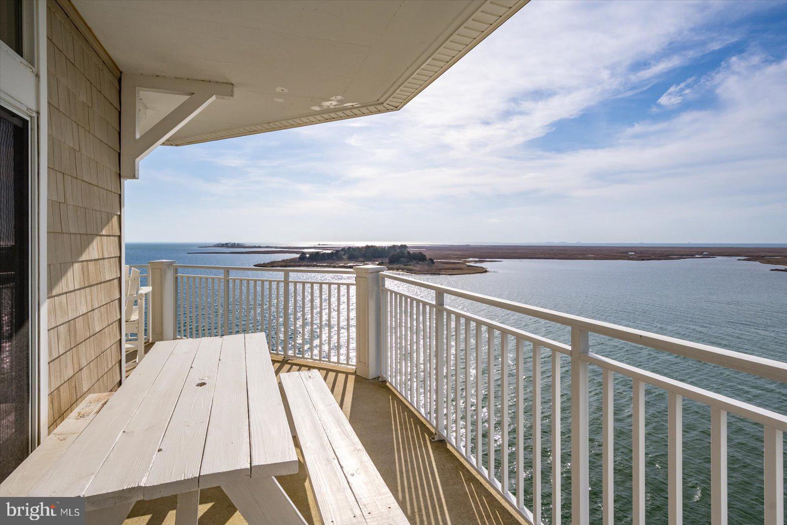 HARBOUR LIGHT CONDOS - Residential