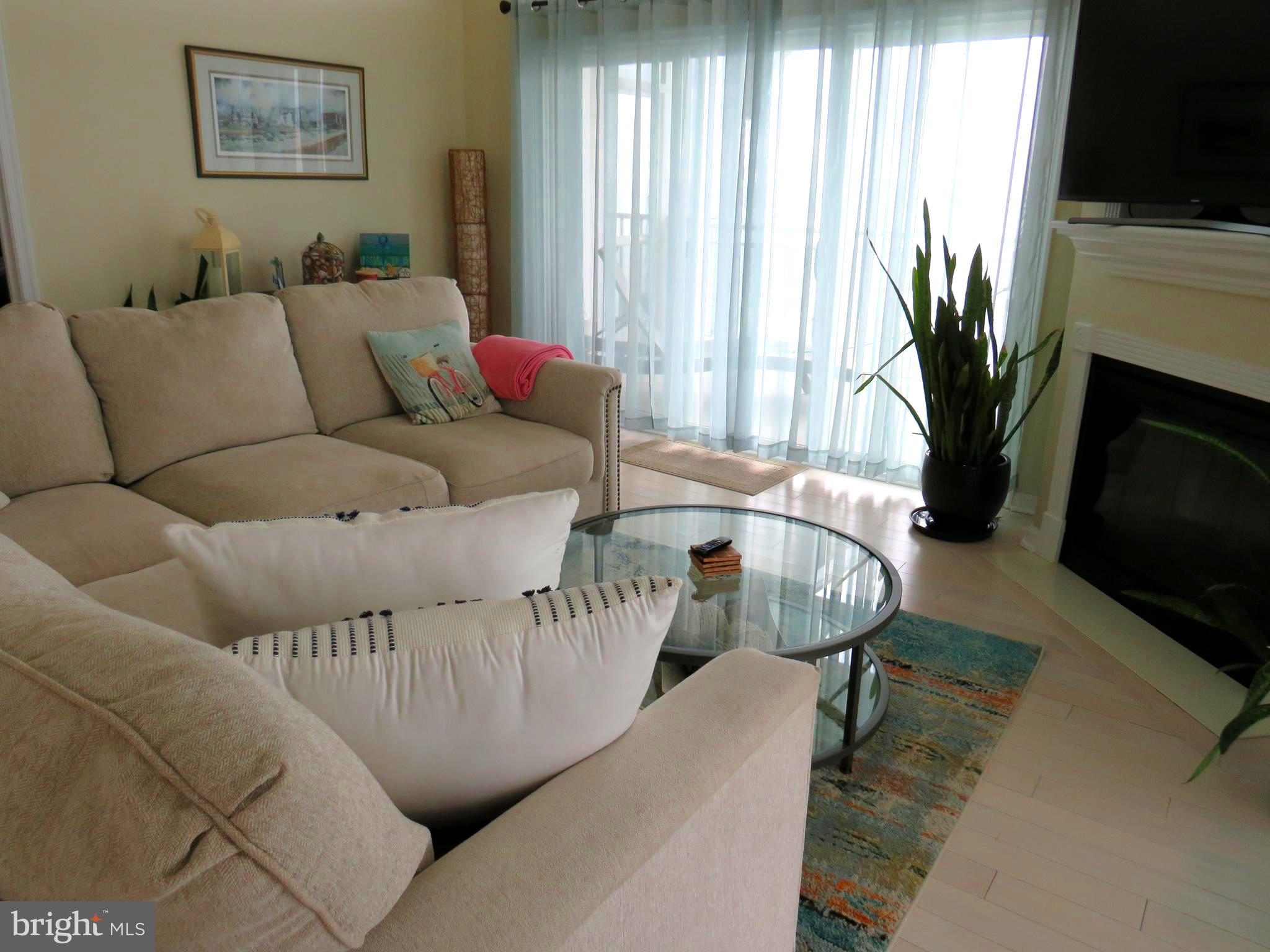 HARBOUR LIGHT CONDOS - Residential