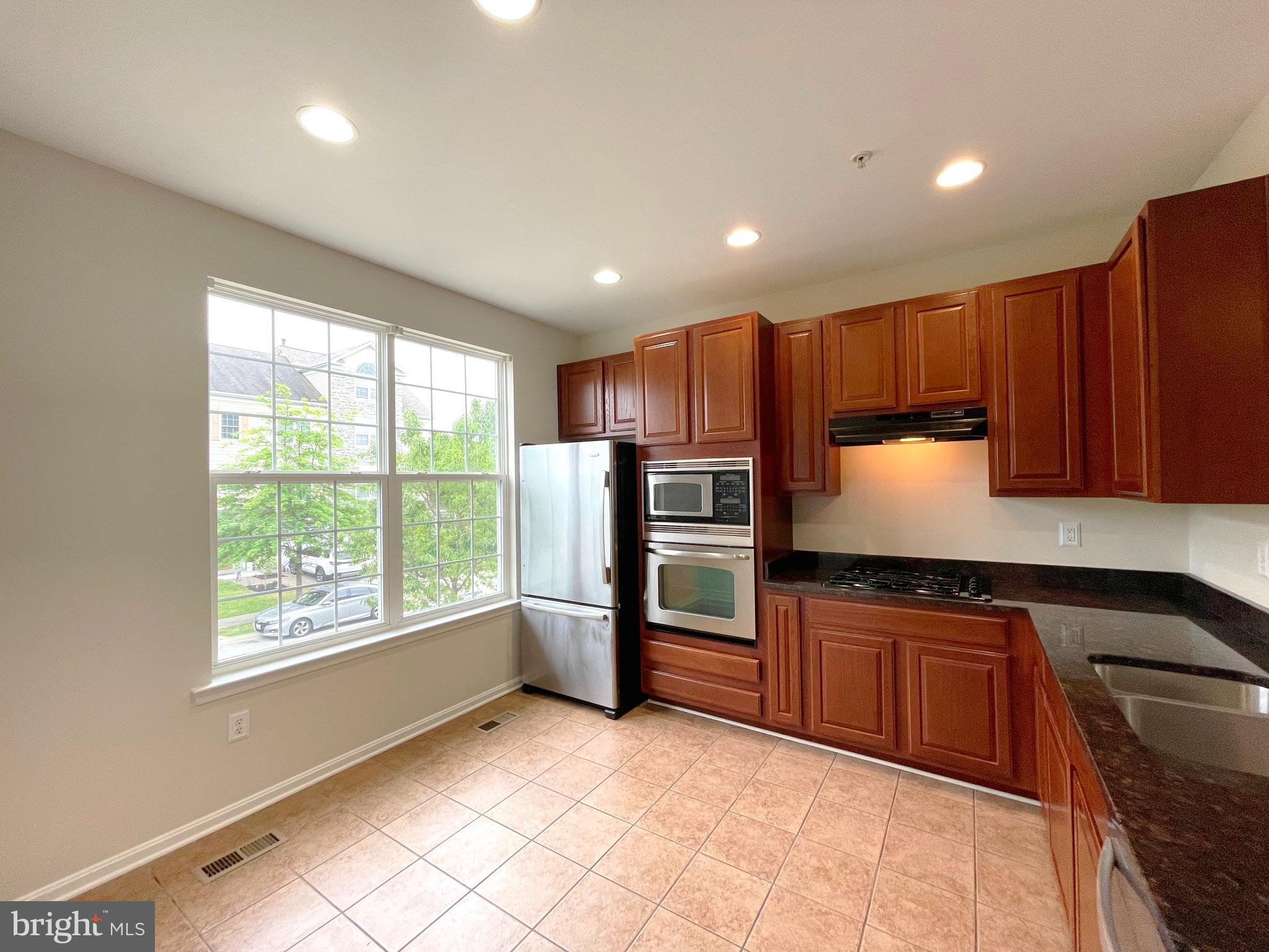 PRINCE FREDERICK CROSSING - Residential Lease